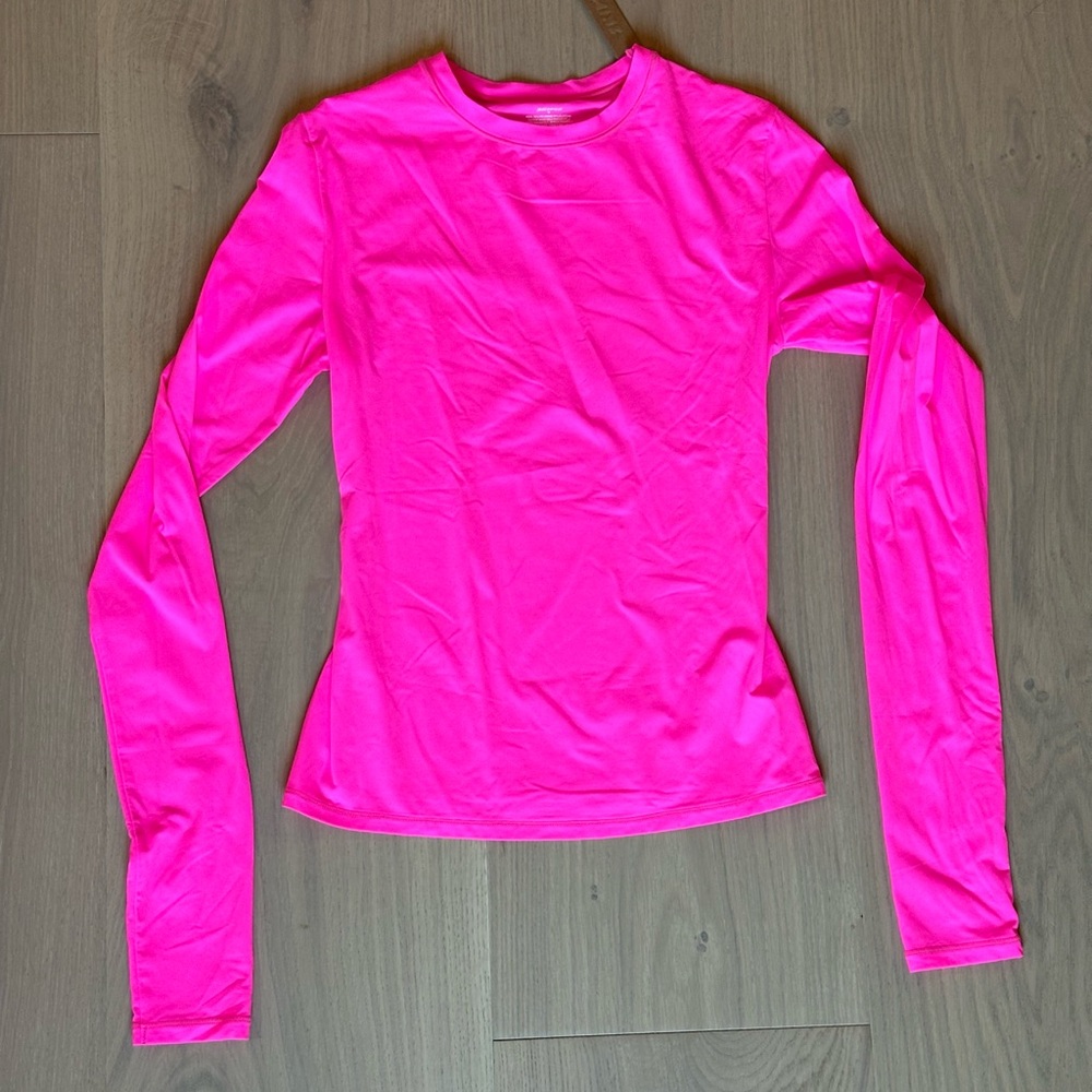 NWT SKIMS fits everyone long sleeve t-shirt hot pink small